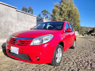RENAULT SANDERO - foto