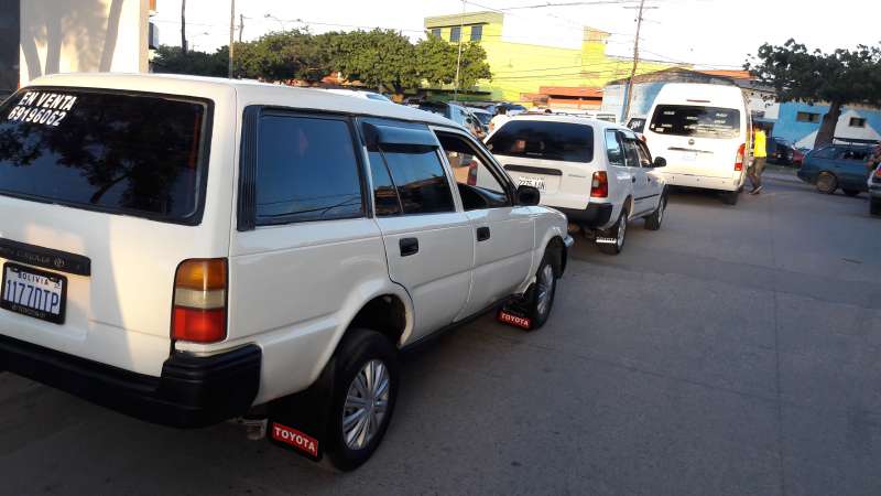 TOYOTA COROLLA de 1990 en Santa Cruz Bolivia